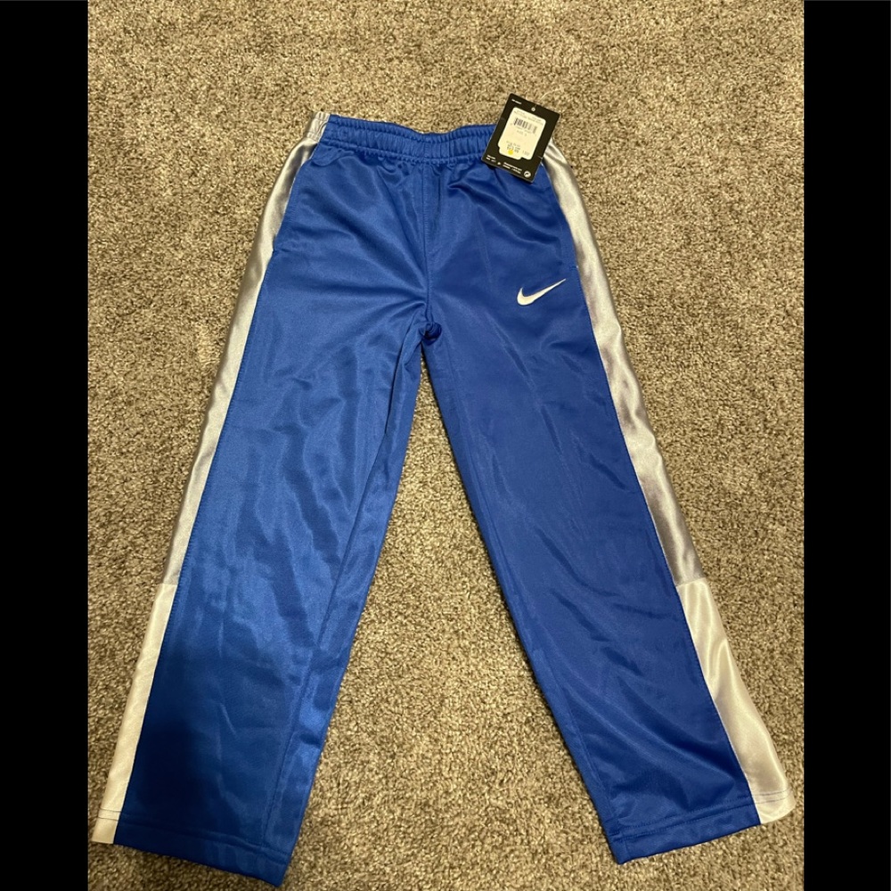 Nike Kids Size 5